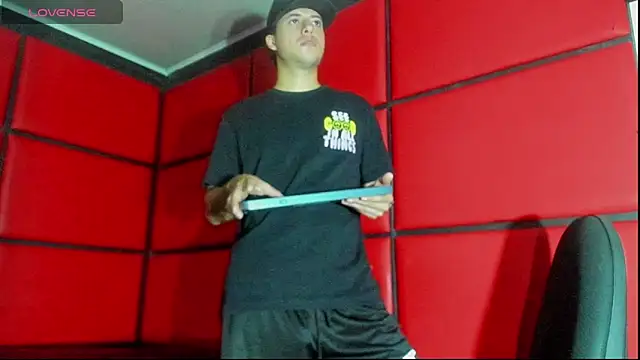 Aneek09  online show from 10/21/25, 04:02