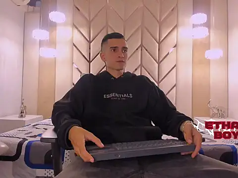 Ethan Boy  online show from 02/04/26, 08:14