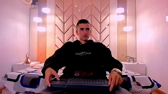 Ethan Boy  online show from 02/06/26, 08:01