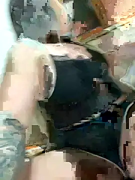 Snapshot of manu8325 chatting on 10/22/25, 03:29 manu8325 online show from 10/22/25, 03:29