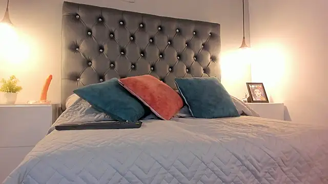 Snapshot of Miiaa_Star_ chatting on 11/17/25, 12:33 Miiaa Star online show from 11/17/25, 12:33