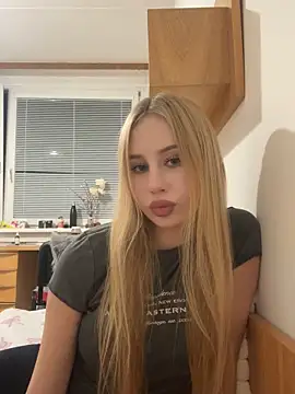 Snapshot of JudithCarly chatting on 11/12/25, 05:24 JudithCarly online show from 11/12/25, 05:24