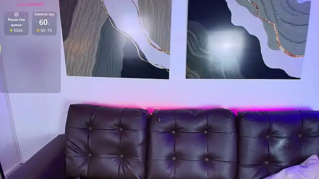 Nia Blum online show from 11/25/25, 04:23