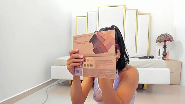 Annylittle  online show from 10/26/25, 04:51