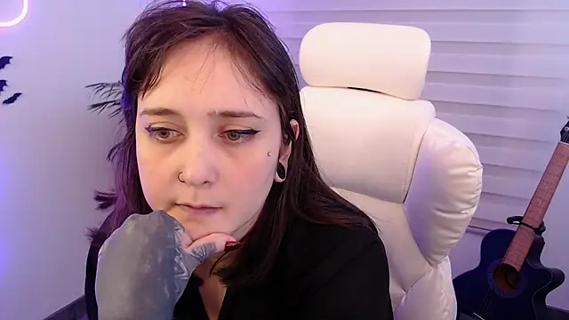 Snapshot of Fallenag666 chatting on 11/23/25, 01:49 Fallenag666 online show from 11/23/25, 01:49