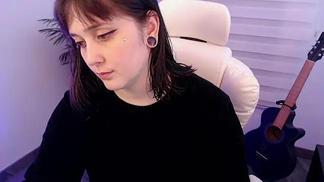 Snapshot of Fallenag666 chatting on 11/24/25, 11:48 Fallenag666 online show from 11/24/25, 11:48