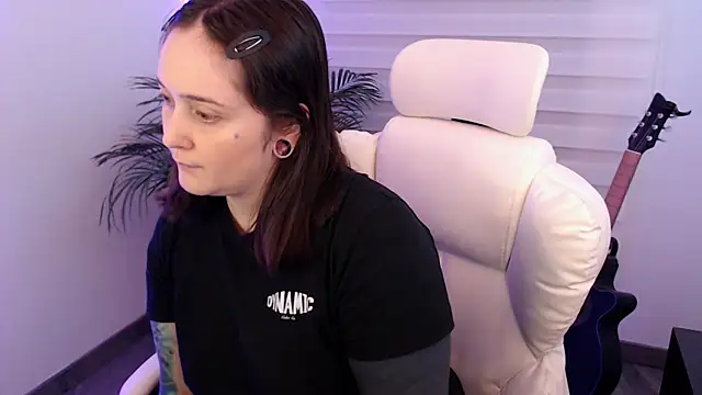 Snapshot of Fallenag666 chatting on 12/02/25, 01:00 Fallenag666 online show from 12/02/25, 01:00