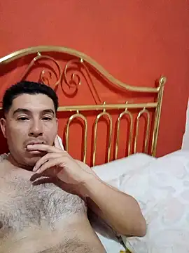 Snapshot of Ezeaxl chatting on 10/25/25, 03:36 Ezeaxl online show from 10/25/25, 03:36