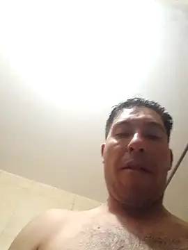 Snapshot of Ezeaxl chatting on 12/04/25, 01:04 Ezeaxl online show from 12/04/25, 01:04