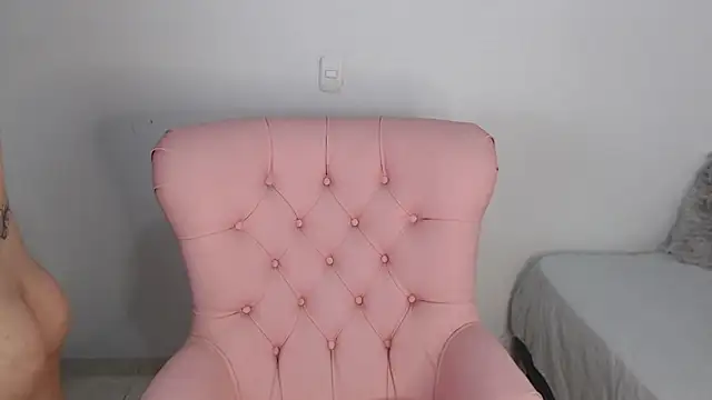 KiaraOlivera online show from 12/02/25, 12:21