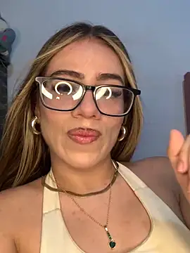 Snapshot of Shopia2790 chatting on 10/22/25, 09:25 Shopia2790 online show from 10/22/25, 09:25