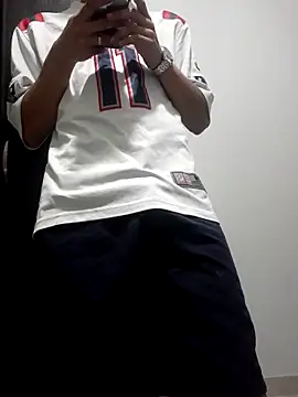 Snapshot of Joven_Modelo chatting on 10/17/25, 07:05 Joven Modelo online show from 10/17/25, 07:05