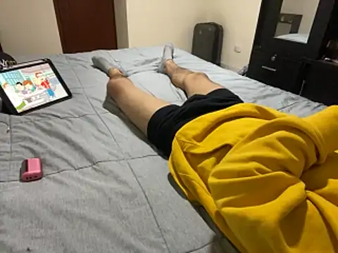 Snapshot of Joven_Modelo chatting on 10/24/25, 02:52 Joven Modelo online show from 10/24/25, 02:52