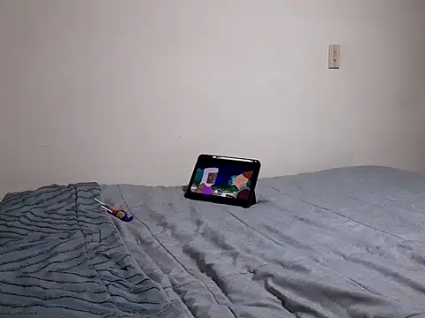 Snapshot of Joven_Modelo chatting on 10/31/25, 12:44 Joven Modelo online show from 10/31/25, 12:44