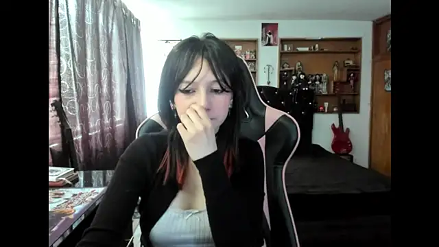 Snapshot of Maki_Zein_ chatting on 10/30/25, 03:13 Maki Zein online show from 10/30/25, 03:13