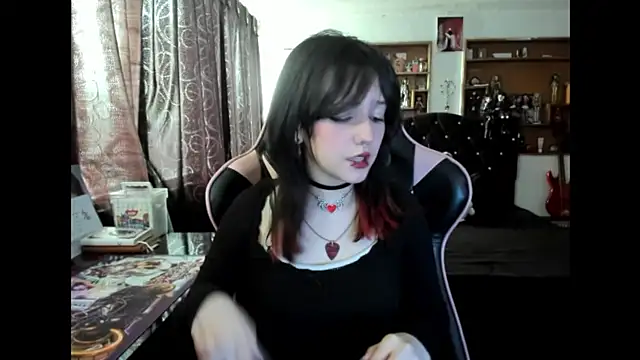 Snapshot of Maki_Zein_ chatting on 11/06/25, 04:30 Maki Zein online show from 11/06/25, 04:30