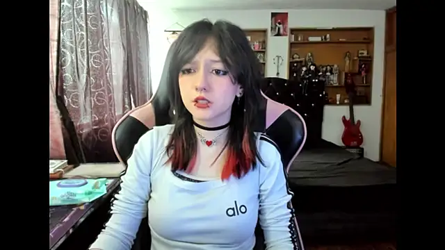 Snapshot of Maki_Zein_ chatting on 11/07/25, 03:01 Maki Zein online show from 11/07/25, 03:01