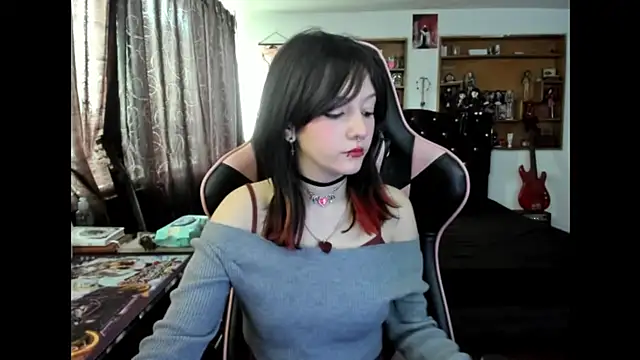 Snapshot of Maki_Zein_ chatting on 11/12/25, 05:24 Maki Zein online show from 11/12/25, 05:24