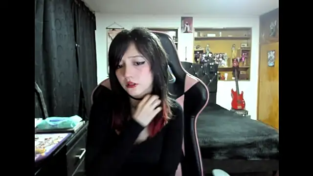 Snapshot of Maki_Zein_ chatting on 11/21/25, 10:14 Maki Zein online show from 11/21/25, 10:14