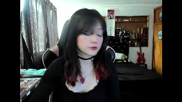 Snapshot of Maki_Zein_ chatting on 11/28/25, 08:33 Maki Zein online show from 11/28/25, 08:33