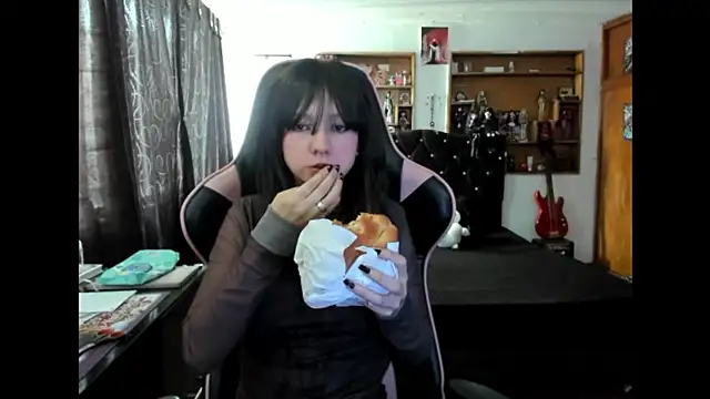 Snapshot of Maki_Zein_ chatting on 12/02/25, 07:09 Maki Zein online show from 12/02/25, 07:09