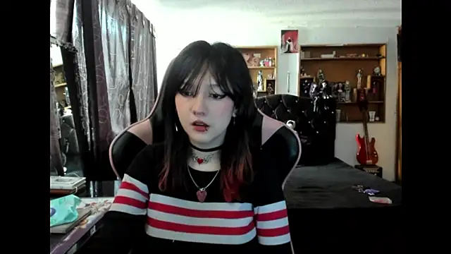 Snapshot of Maki_Zein_ chatting on 12/04/25, 07:33 Maki Zein online show from 12/04/25, 07:33