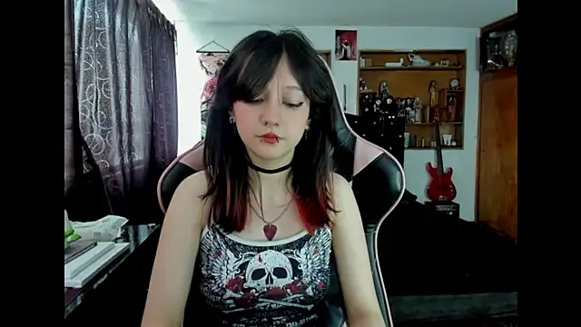 Snapshot of Maki_Zein_ chatting on 12/16/25, 06:46 Maki Zein online show from 12/16/25, 06:46