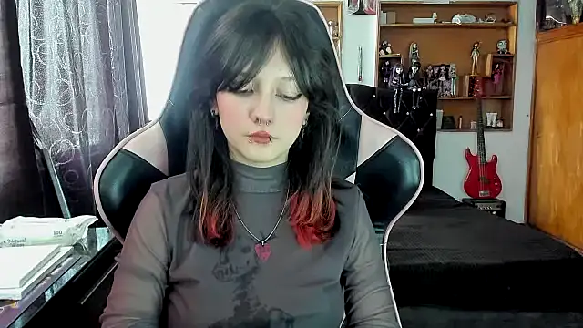 Snapshot of Maki_Zein_ chatting on 12/17/25, 06:58 Maki Zein online show from 12/17/25, 06:58