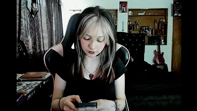 Snapshot of Maki_Zein_ chatting on 01/08/26, 10:23 Maki Zein online show from 01/08/26, 10:23