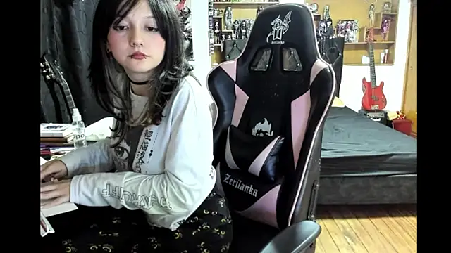 Snapshot of Maki_Zein_ chatting on 02/13/26, 08:32 Maki Zein online show from 02/13/26, 08:32