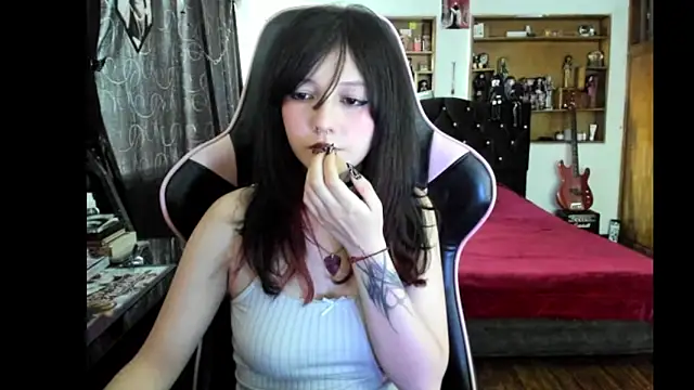 Snapshot of Maki_Zein_ chatting on 04/24/26, 10:34 Maki Zein online show from 04/24/26, 10:34