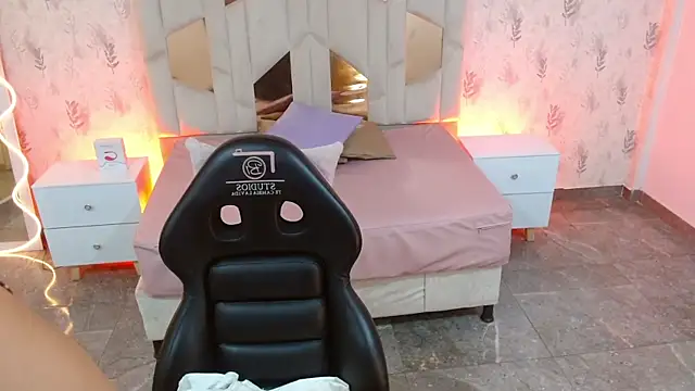 MARIANA TAY1 online show from 10/28/25, 03:10