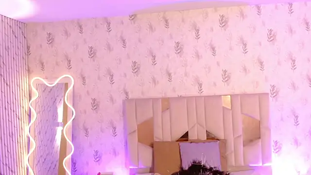 MARIANA TAY1 online show from 10/31/25, 03:07