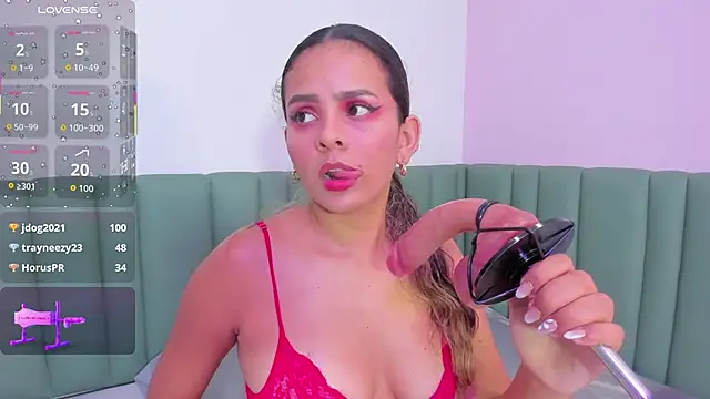 Snapshot of elizabeth_liones_ chatting on 11/19/25, 04:01 elizabeth liones online show from 11/19/25, 04:01