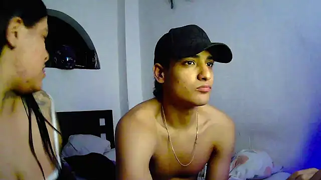 Snapshot of AnyRUSSO chatting on 10/24/25, 02:19 AnyRUSSO online show from 10/24/25, 02:19