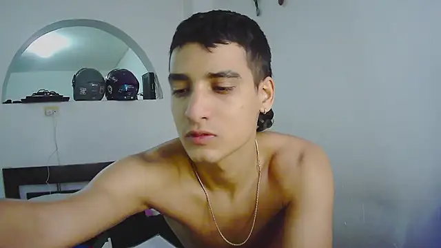 Snapshot of AnyRUSSO chatting on 10/28/25, 08:29 AnyRUSSO online show from 10/28/25, 08:29