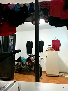 Snapshot of AnyRUSSO chatting on 12/04/25, 01:15 AnyRUSSO online show from 12/04/25, 01:15