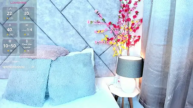 Snapshot of _naylaa_ chatting on 04/17/26, 02:47 naylaa online show from 04/17/26, 02:47