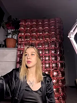 Snapshot of AngellnSilk chatting on 10/31/25, 08:26 AngellnSilk online show from 10/31/25, 08:26