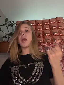 Snapshot of AngellnSilk chatting on 11/10/25, 05:56 AngellnSilk online show from 11/10/25, 05:56