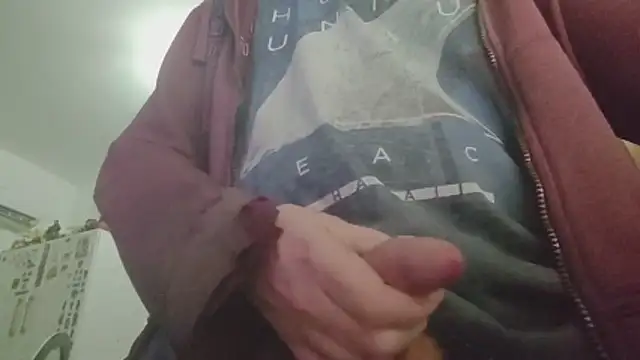 Snapshot of tykun chatting on 12/15/25, 01:04 tykun online show from 12/15/25, 01:04