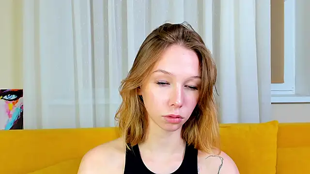 LilyVoise online show from 10/11/25, 02:59