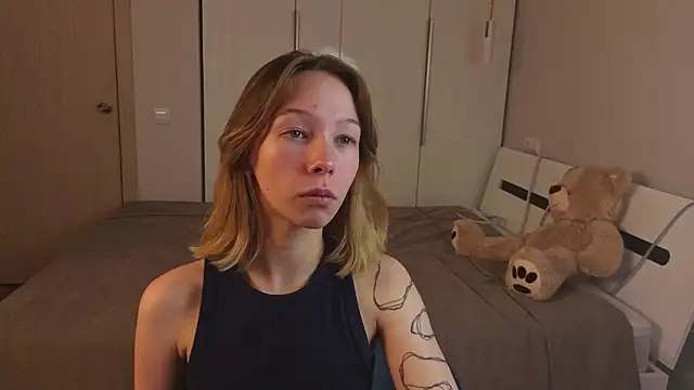 LilyVoise online show from 10/19/25, 01:01