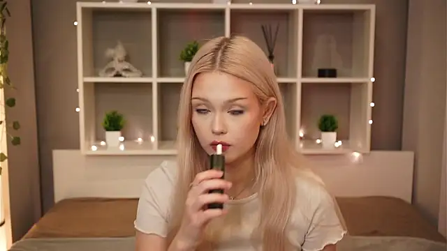 KaryTasch online show from 10/29/25, 08:32