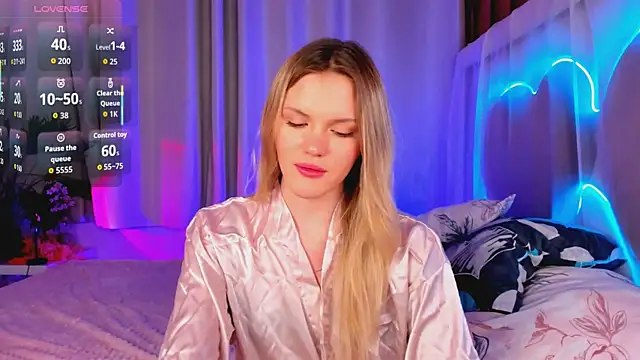 -KittyMoore online show from 11/04/25, 08:08