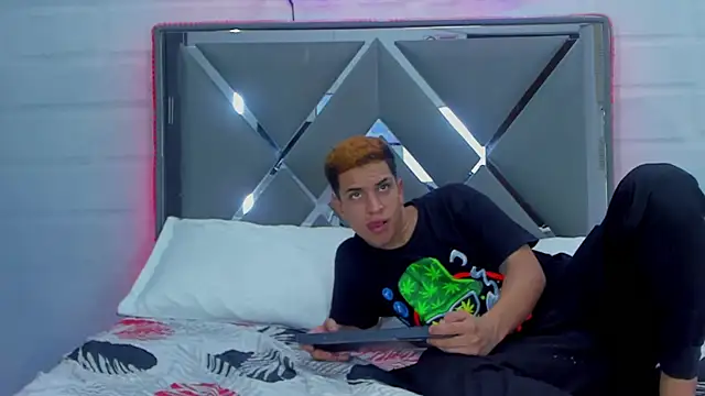 Innocent Room1 online show from 10/16/25, 07:15