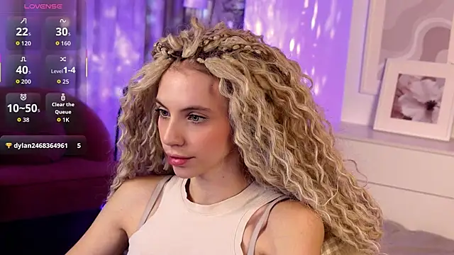 Snapshot of mia_silkk chatting on 12/20/25, 06:20 mia silkk online show from 12/20/25, 06:20