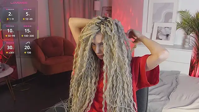 Snapshot of mia_silkk chatting on 12/23/25, 06:33 mia silkk online show from 12/23/25, 06:33