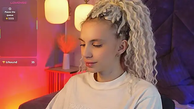 Snapshot of mia_silkk chatting on 01/16/26, 06:17 mia silkk online show from 01/16/26, 06:17