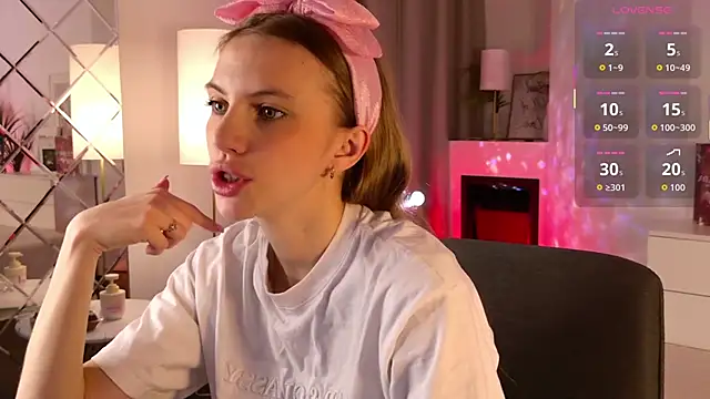 Snapshot of mia_silkk chatting on 02/21/26, 06:36 mia silkk online show from 02/21/26, 06:36